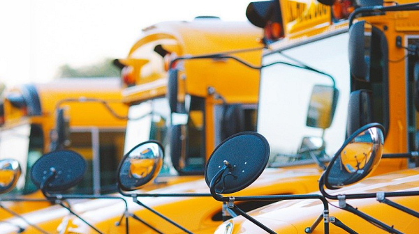 Модернизация в училищата. МОН купува електрически автобуси за 23 млн. лева