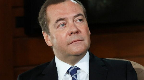 Медведев пак заплаши Украйна с ядрен удар