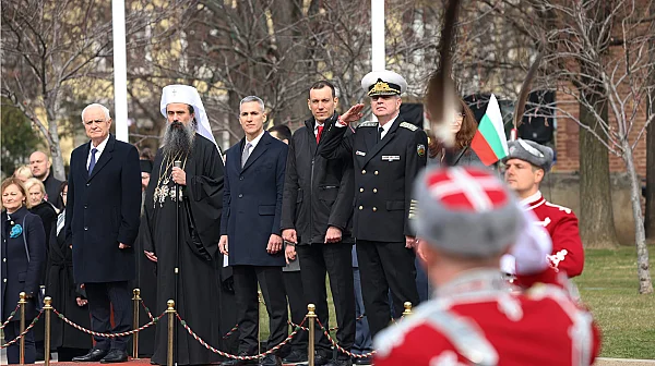 Честванията за 3 март в София започнаха пред Паметника на Незнайния воин