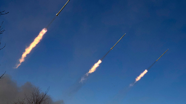 С крилати и балистични ракети се обстрелва столицата Киев