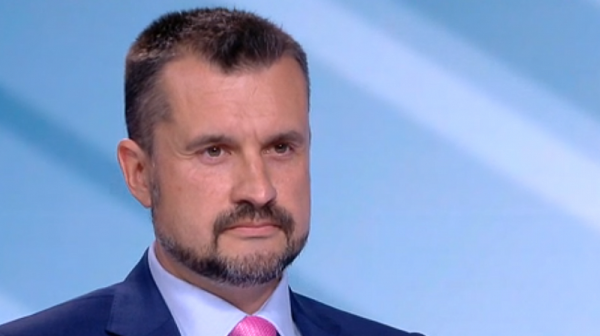 Калоян Методиев обяснява за разминаванията си с президента и подадената оставка