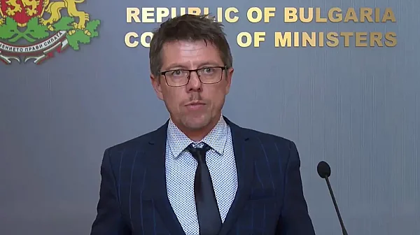 „Свидетелството ми е чисто, ще се видим в съда“: Вицепремиерът по честните избори подаде оставка