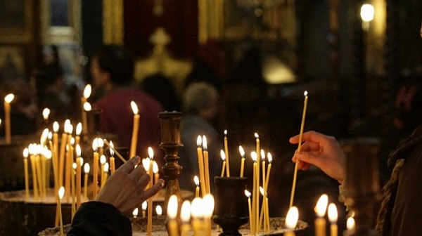 Стотици богомолци се стекоха в Рилския манастир за Рождество Христово