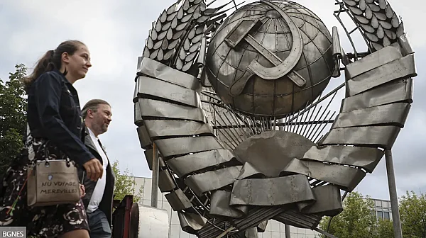 Народ без вяра, разпад без катарзис: Как крахът на СССР подготви путиновия авторитаризъм