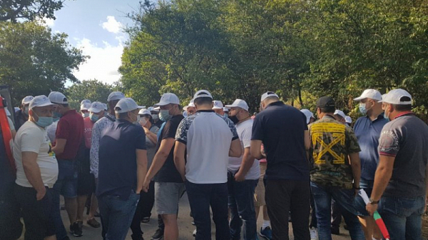Полиция и граждани вече са в ”Росенец”. Има опасения за сблъсъци