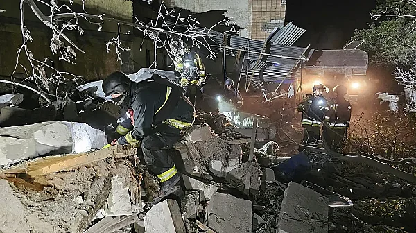 Най-малко 12 убити след масирани руски удари срещу Украйна