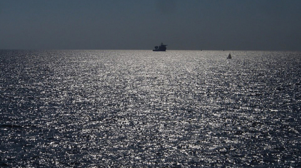 Екокатастрофа грози Черно море. Руска ракета ударила танкер с гориво
