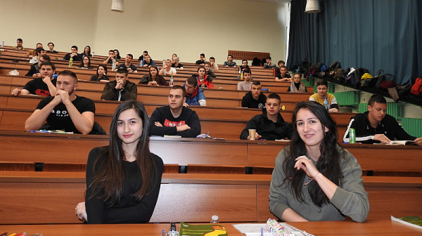В Техническия университет: Провеждат се първите редовни кандидатстудентски изпити