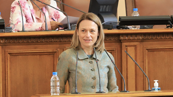 Ива Митева: Умувам дали да се кандидатирам отново за депутат