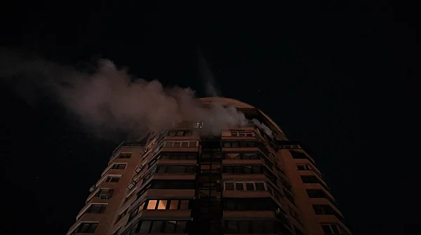 В ледената нощ: Щети и пострадали при нови мащабни руски удари по Киев, Тръмп бълнува примирие