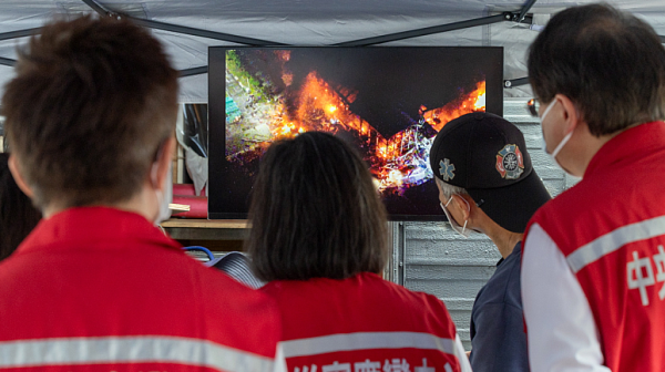 Пожар във фабрика за топки за голф в Тайван уби най-малко шестима души, трима от които пожарникари