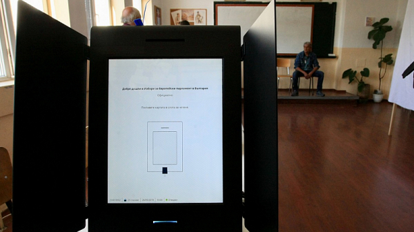 Машина за гласуване в Костинброд принтира ценови разписки