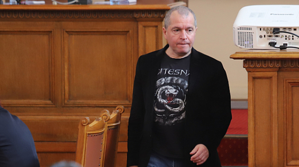 Обиди и обвинения в парламента: Тошко нарече Ананиев ”политическа цветарка” и ”политическа магистралка”