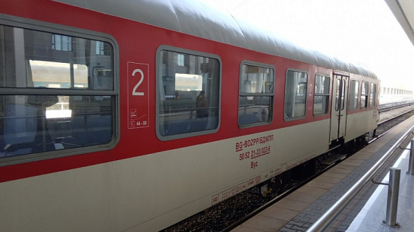 Промени на промените заради хаоса в БДЖ. Влаковете тръгват с подменен състав и маршрут