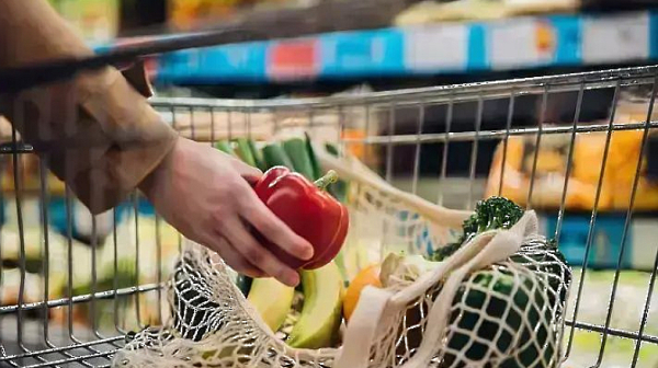 Потребителската кошница удари 100 лева