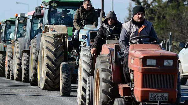 След блокадите: Мицотакис и фермерите отново на масата за преговори