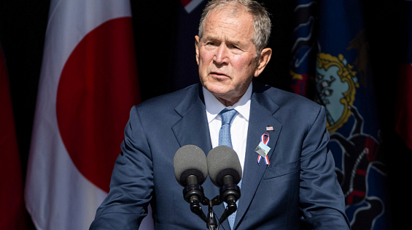 Буш сгафи жестоко: Осъди „бруталната инвазия в Ирак“, вместо в Украйна. Нарече Зеленски „готино момче“
