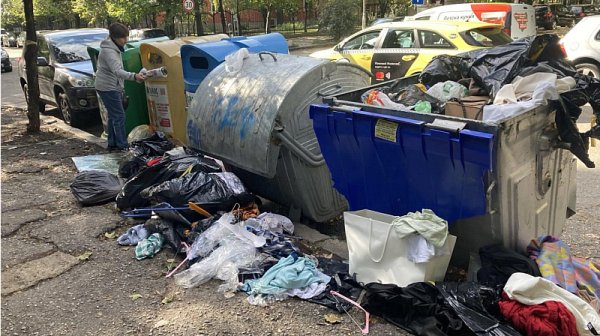 Кризисно сметоизвозване в София: Кметът чисти в „Люлин“, проблеми в още три района