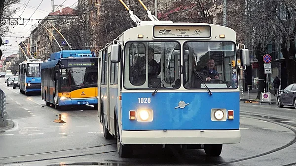 Машина на времето по софийските жици: „Икарус“ и „ЗИУ“ се завръщат за рождения си ден