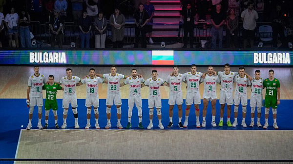 Аплодисменти за среброто от световното за волейболистите ни, корона за Италия
