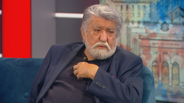 Вежди Рашидов: Нова звезда, някаква девойка, командва и кадрува в ГЕРБ