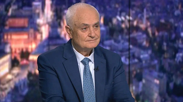 Военният министър за бюджета: Дано не пострадат парите за армията, ще променяме действащи договори