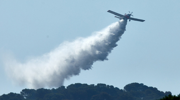 Противопожарен самолет се разби при операция в западна Гърция