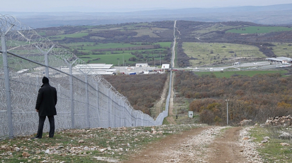 Питаме сърбите за оградата на границата