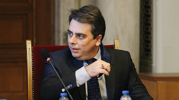 Асен Василев: „Ежегодният панаир“ за минималната заплата ще приключи