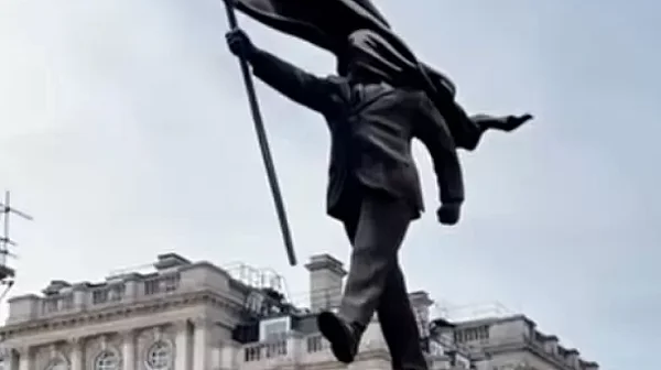 Банкси провокира Лондон с нова статуя на площада Ватерло