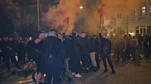 Протестите: Искане на оставка, маски и газов пистолет, напрежение в Сливен