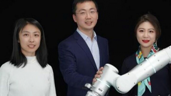 Китай показа първия си робот за ваксини без игли
