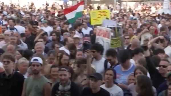 Многохиляден протест в Будапеща срещу правителството на Орбан