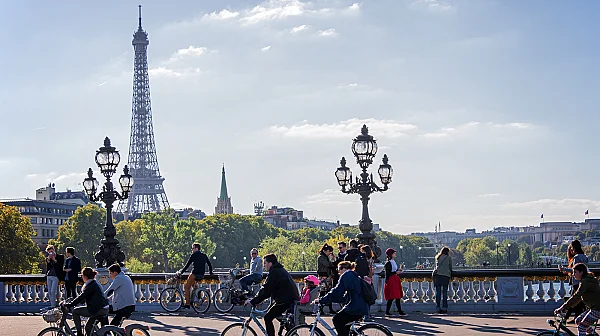 Как Париж се превърна от град на колите в град на велосипедите