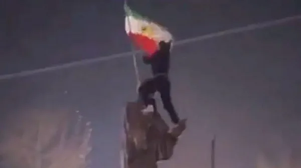 „Борим брутален режим с празни ръце“. Очевидци за убийствата на стотици протестиращи в Иран