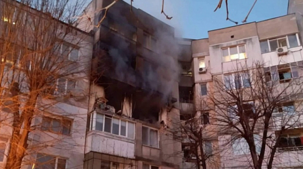 Жена е жертва на взрива във Варна, издирват собственика на жилището