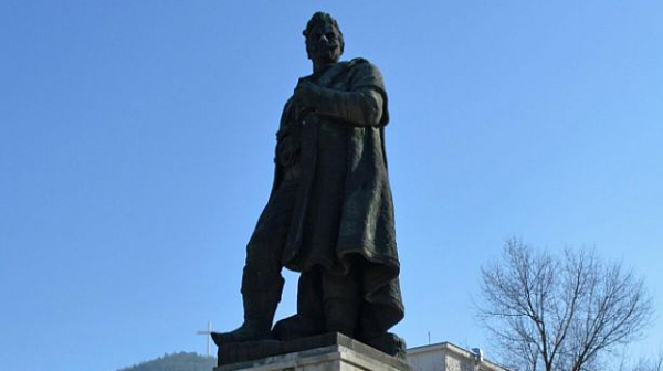 Историци с натиск върху кабинета за историята със С. Македония и честването на Гоце Делчев