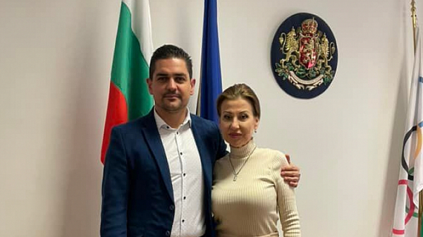 Министърът на спорта и Илиана Раева се сдобриха