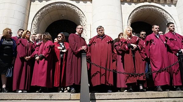 ВСС облече магистратите с по 2832 евро за държавна сметка