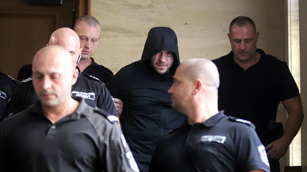 Съдът решава да остави ли окончателно в ареста Семерджиев