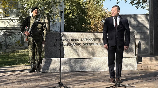 Русе почете паметта на героите с военен ритуал и панихида за Архангелова задушница