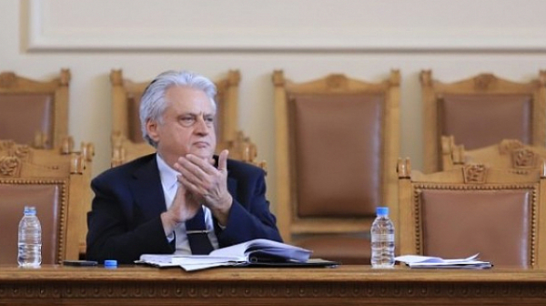 Служебните министри Рашков и Кацаров ще отговарят днес на въпроси в парламента