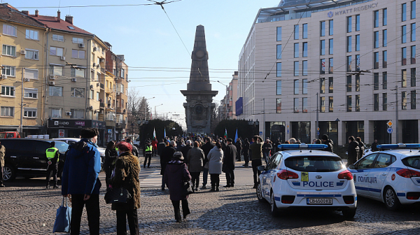 Затварят частично движението около паметника на Васил Левски от утре