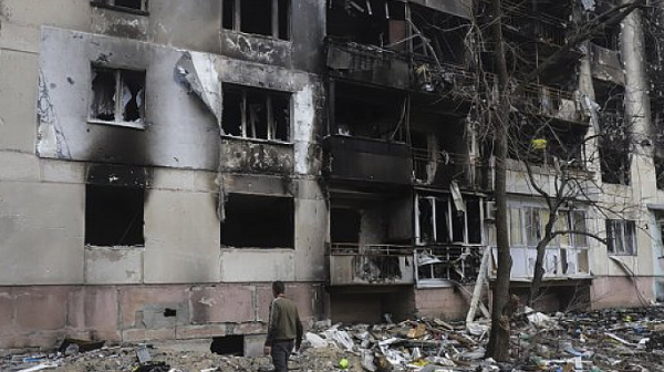 Двама души загубиха живота си, а петима са в болница при руски обстрел срещу град Херсон