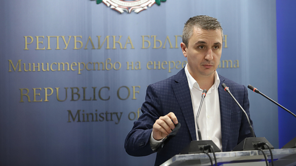 Извънредно: Енергийният министър обяснява за скандала с “Булгаргаз”
