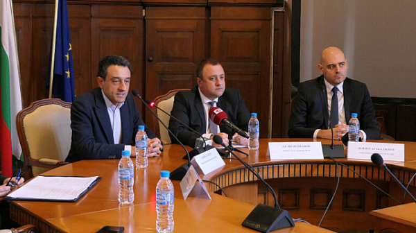 Министър Лорер: ББР предоставя 20 млн. лв. за подпомагане на българските розопреработватели