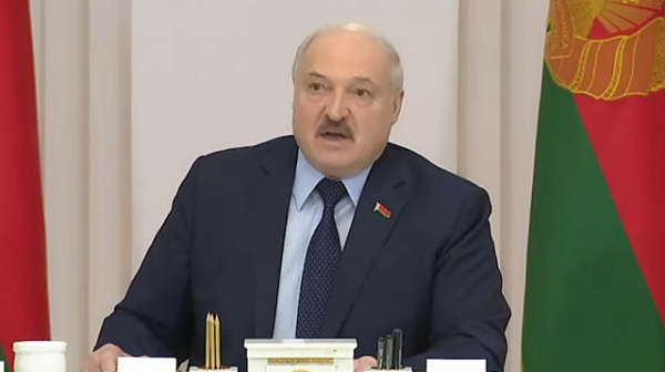 Киев за Лукашенко: Цинично ни пожелава „мирно небе“, докато позволява да ни поразяват смъртоносни ракети