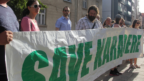 Граждани на протест пред МРРБ срещу застрояването на Карадере