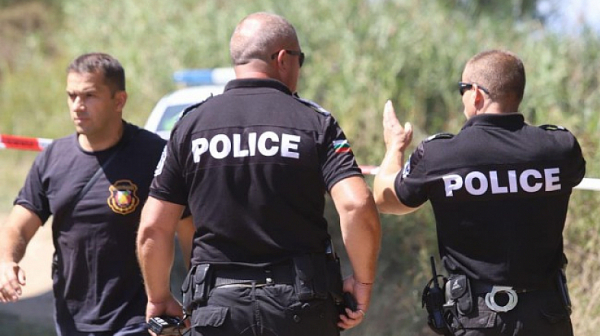 Полицай е повален от арестант в Пето районно в Бургас