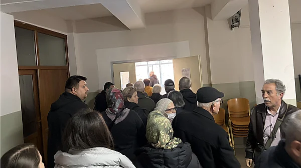 Опашки пред изборните секции в Истанбул и висока активност в Шанхай